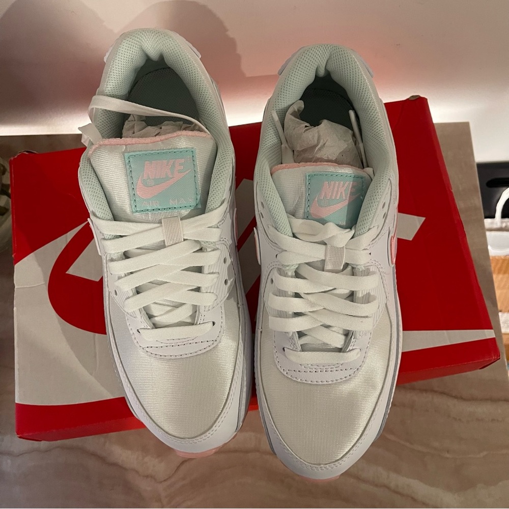 Nike Women’s Air Max 90 White / Arctic Punch - Picture 9 of 11